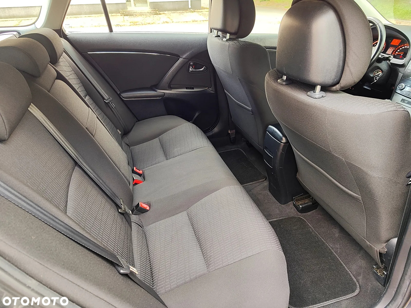 Toyota Avensis 1.8 Sol - 11