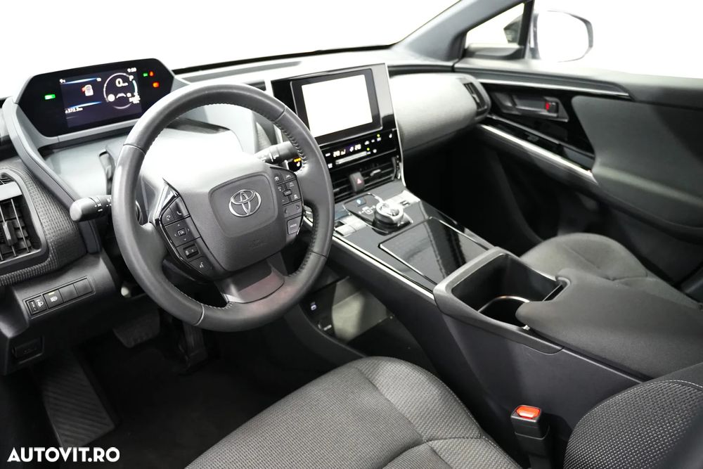 Toyota BZ4X 160 KW AWD (4x4) Dynamic - 8