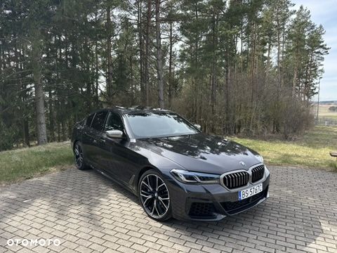 BMW Seria 5 M550i xDrive sport - 31