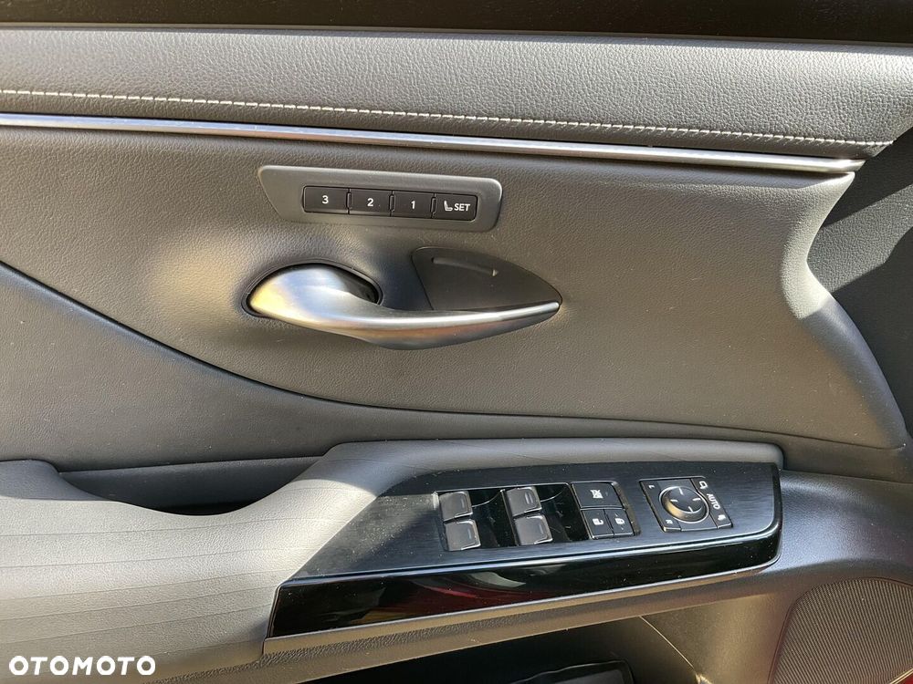 Lexus ES 300h Prestige - 16