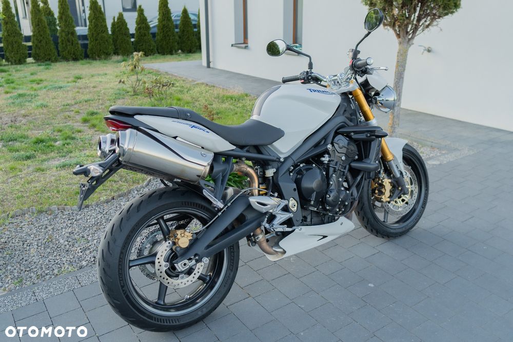 Triumph Street Triple - 4