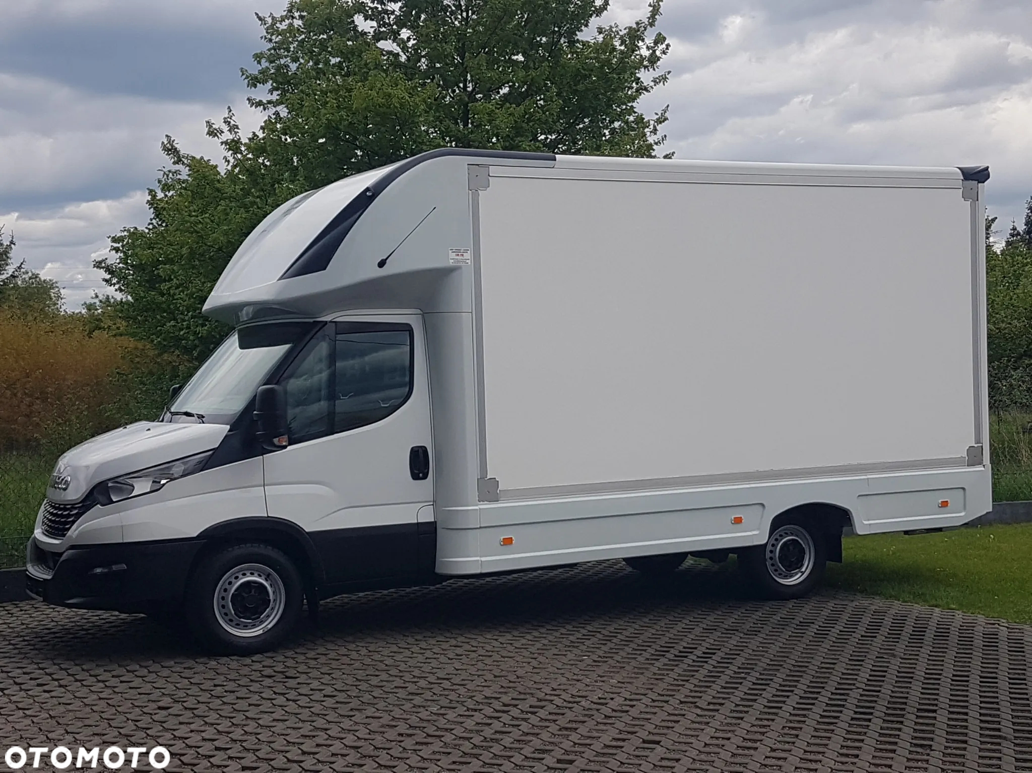 Iveco DAILY KONTENER NISKOPODŁOGOWY 4,43x2,23x2,42 SKLEP FOODTRUCK BAR KLIMA KONIOWÓZ KAMPER - 2