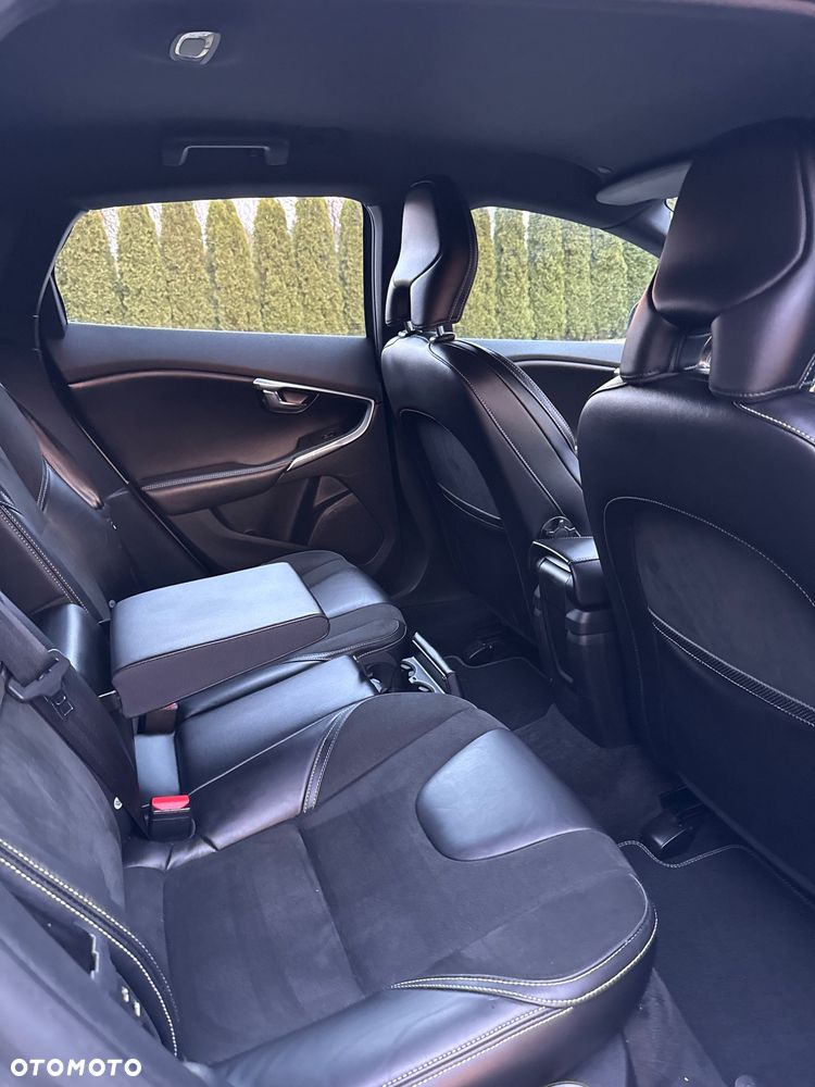 Volvo V40 D3 Geartronic RDesign - 32