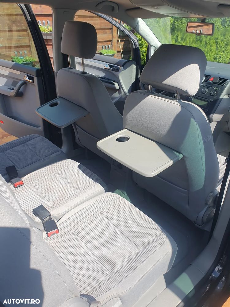 Volkswagen Touran - 11