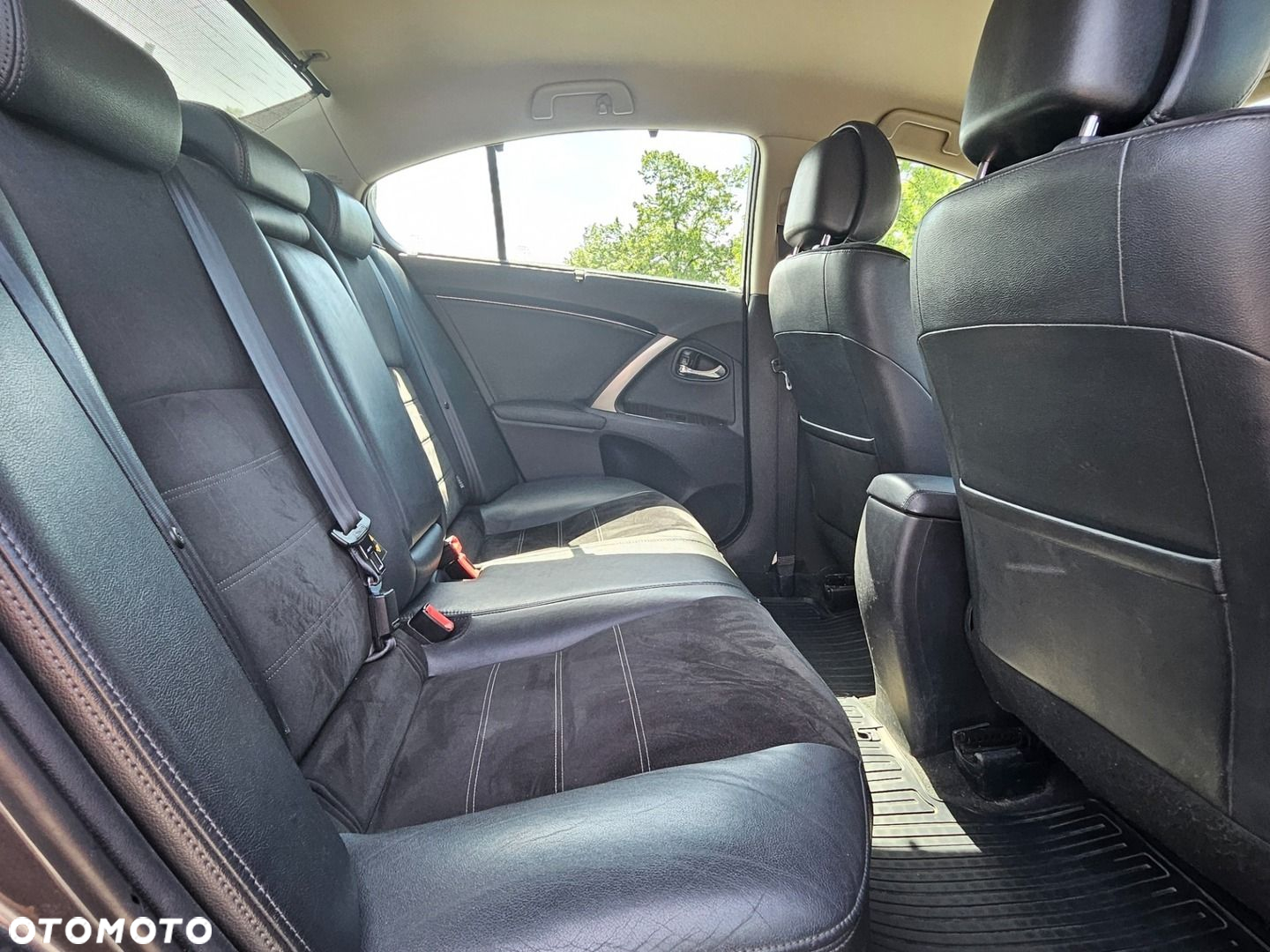 Toyota Avensis 1.8 Premium EU5 - 14