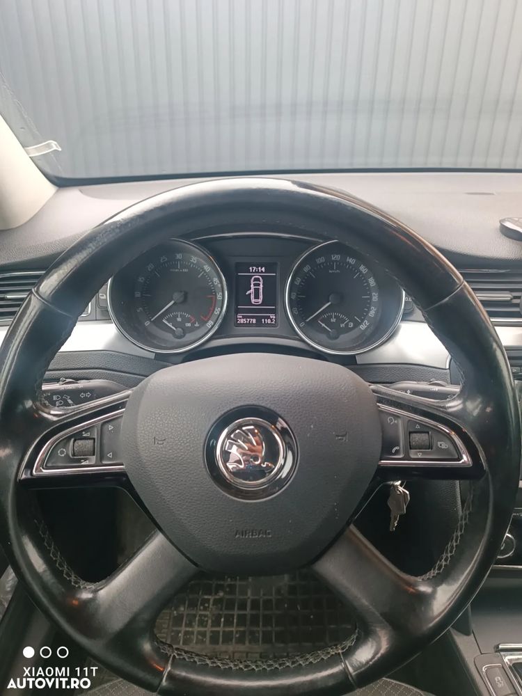 Skoda Superb Combi 2.0 TDI Ambition - 4