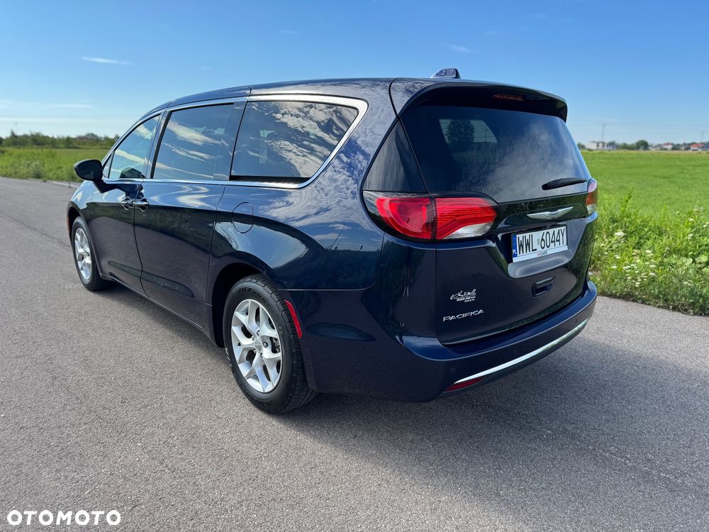 Chrysler Pacifica - 3