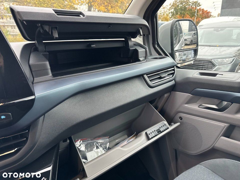Ford Tourneo Custom - 19