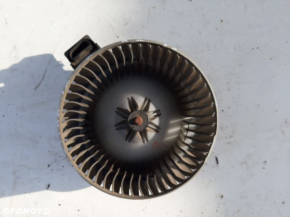 DMUCHAWA WENTYLATOR NAWIEWU JAGUAR XF RANGE ROVER  AV272700-5381