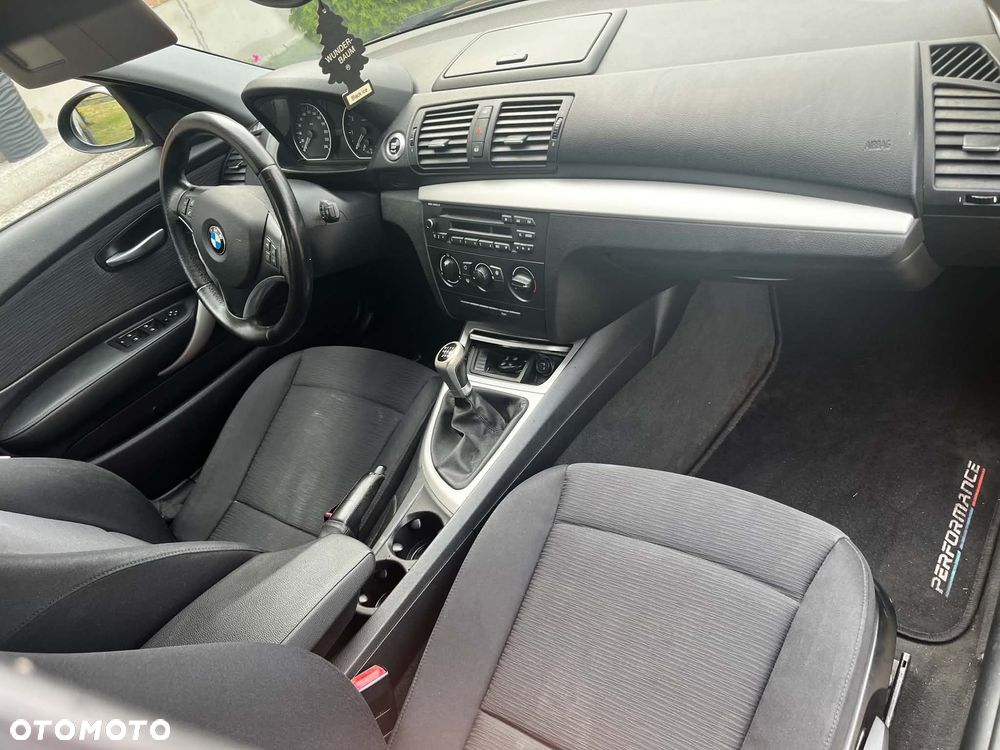 BMW Seria 1 116i - 11