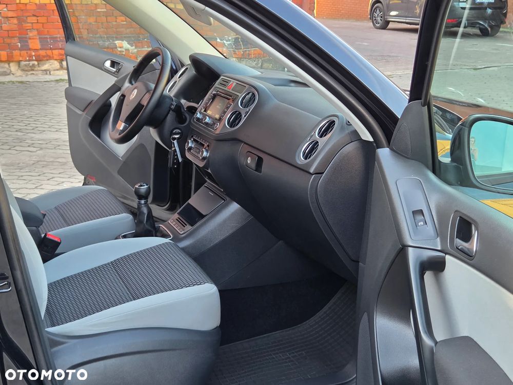 Volkswagen Tiguan 2.0 TDI DPF BlueMotion Technology Sport & Style - 22
