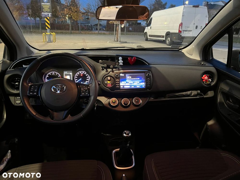 Toyota Yaris 1.5 Premium - 12