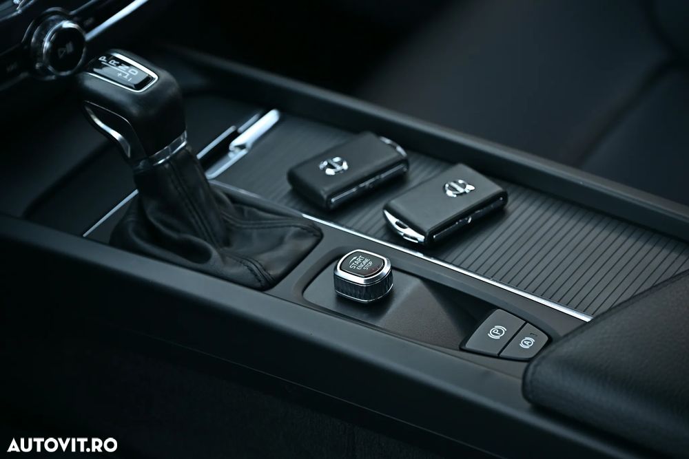 Volvo XC 60 D5 AWD Geartronic Momentum - 38