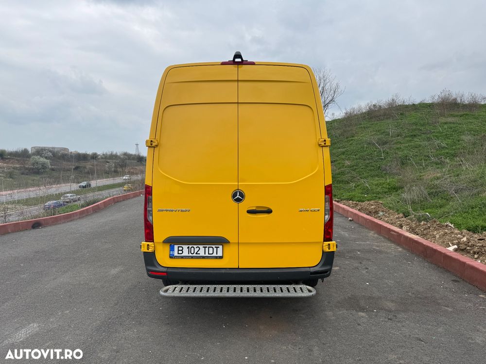Mercedes-Benz Sprinter - 12