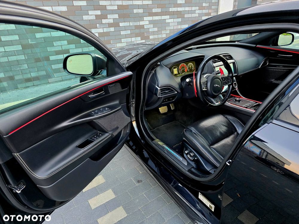 Jaguar XE S - 17