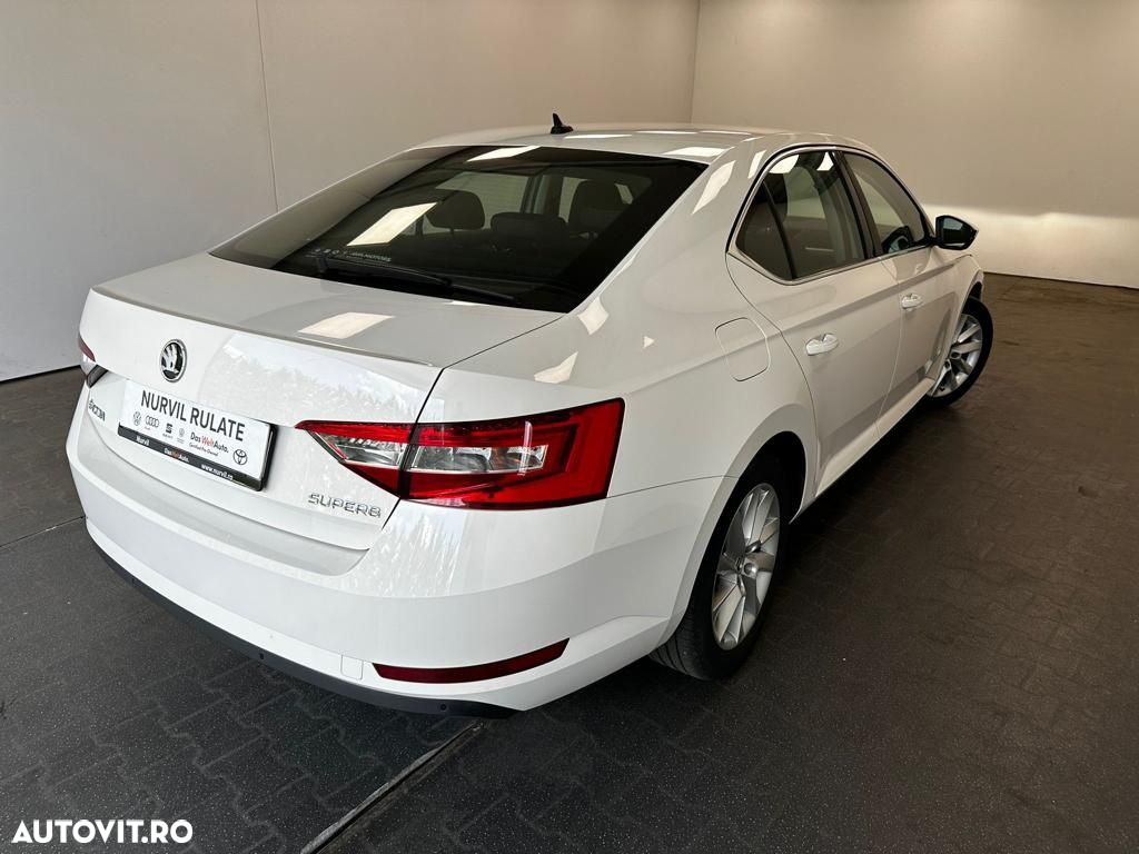 Skoda Superb 2.0 TDI DSG Style - 3