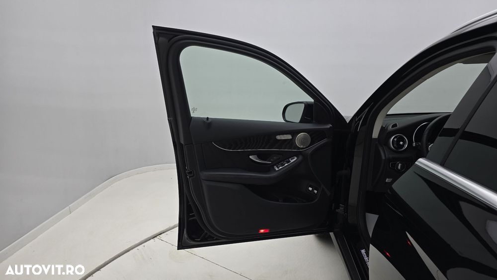 Mercedes-Benz GLC 300 e 4MATIC - 12