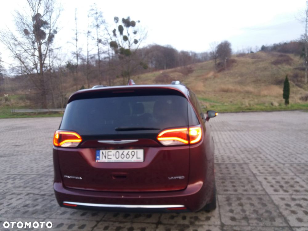 Chrysler Pacifica - 9