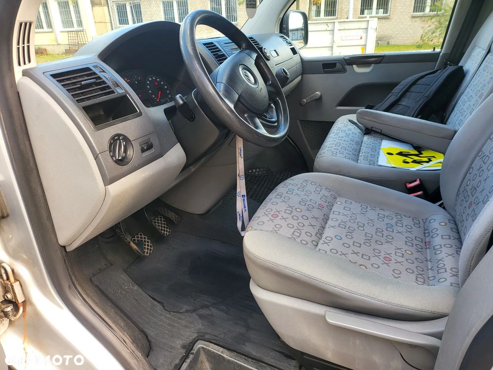 Volkswagen Caravelle - 12