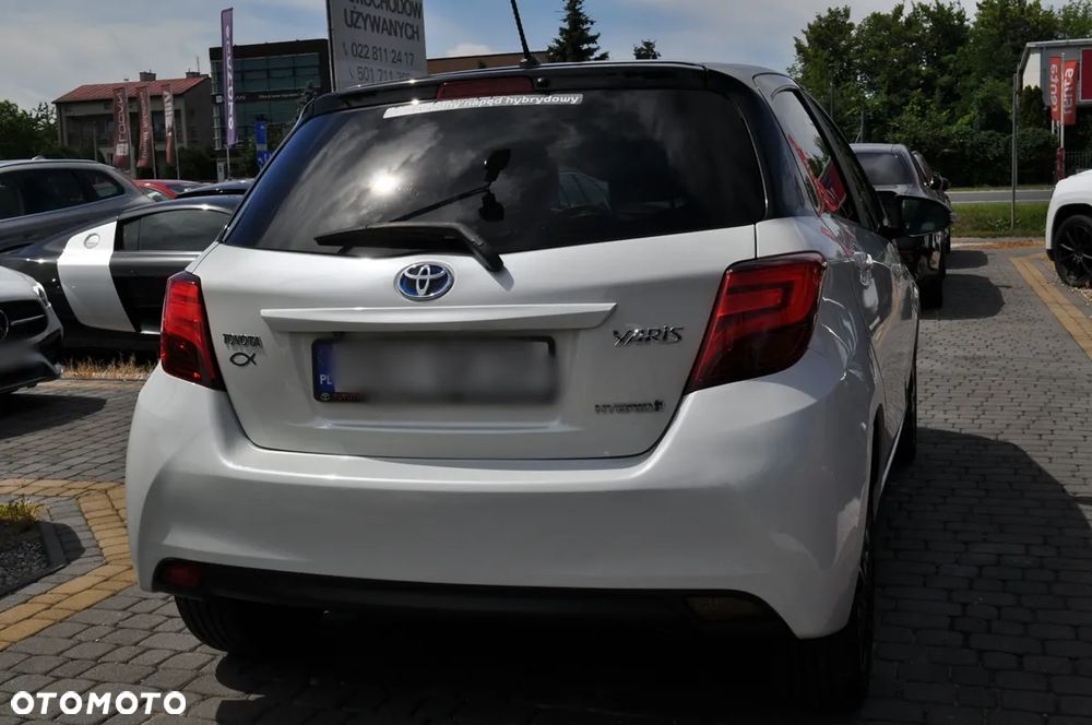 Toyota Yaris Hybrid 100 Selection Platinum - 11