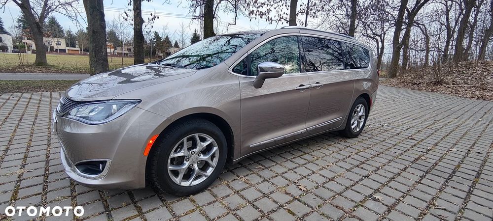 Chrysler Pacifica - 26