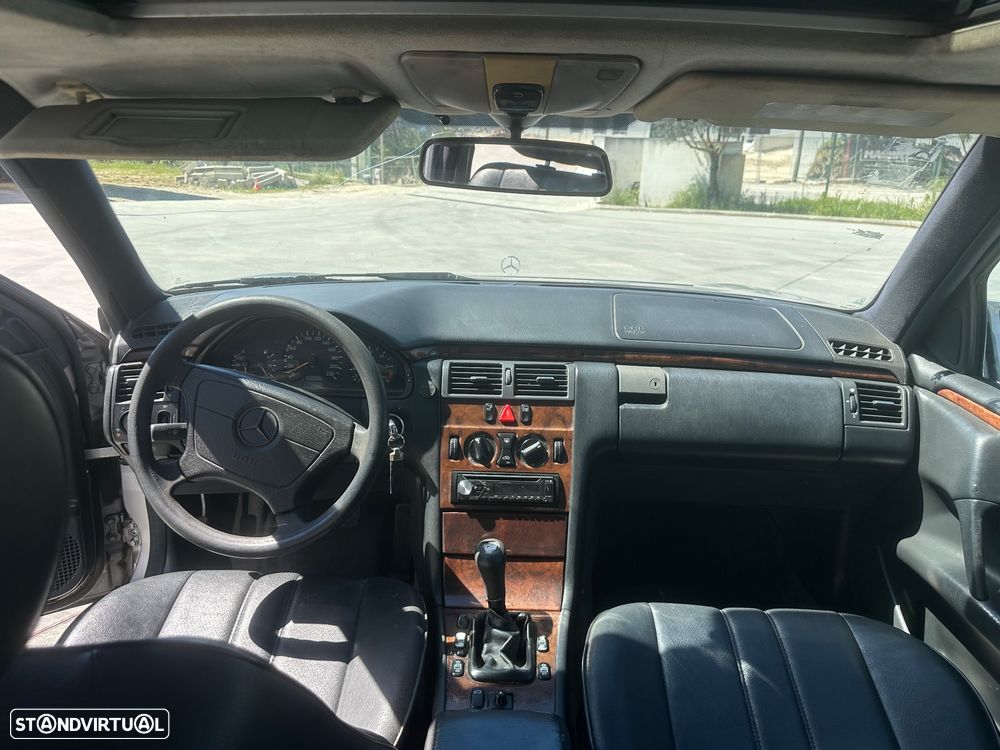 Mercedes-Benz E 200 - 9