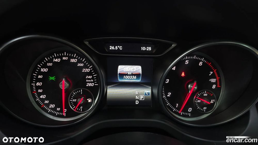 Mercedes-Benz GLA - 9