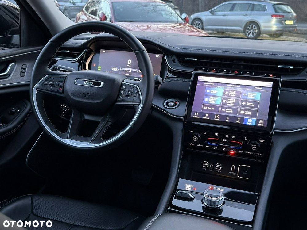 Jeep Grand Cherokee - 25