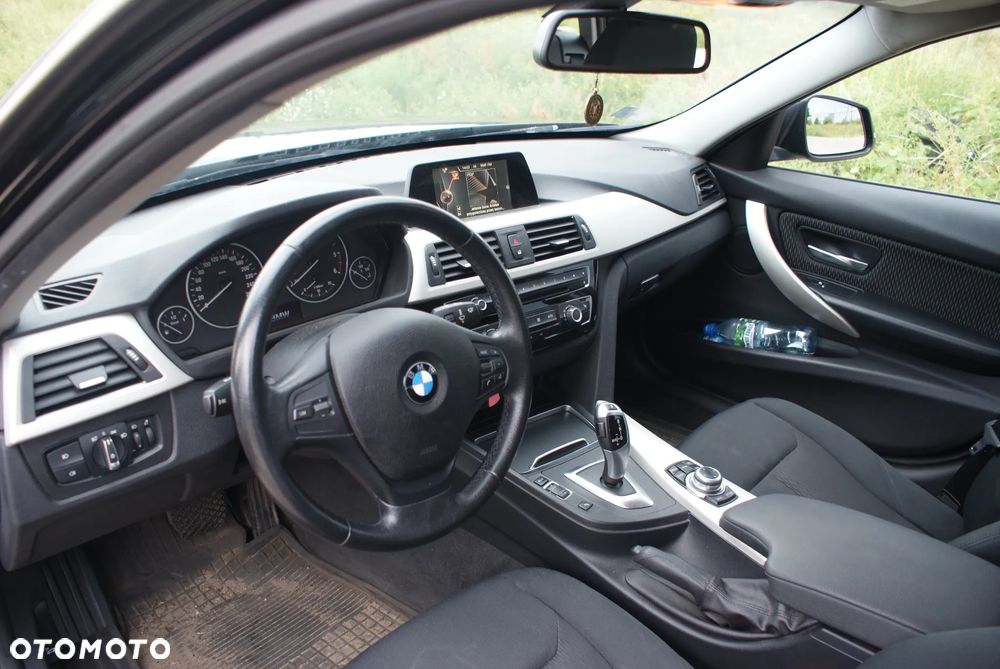 BMW Seria 3 320d - 15