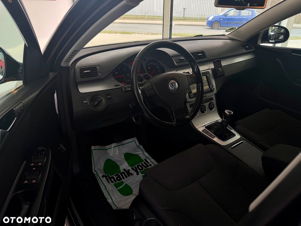 Volkswagen Passat - 36