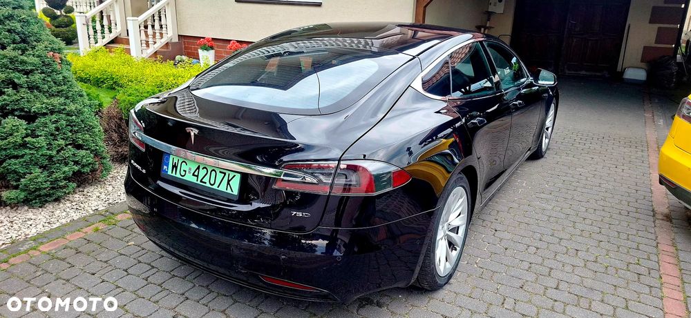 Tesla Model S - 4
