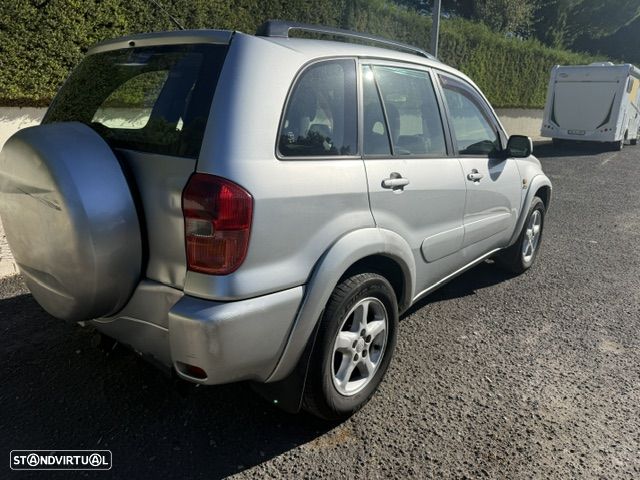Toyota RAV4 D-4D 4x4 - 2