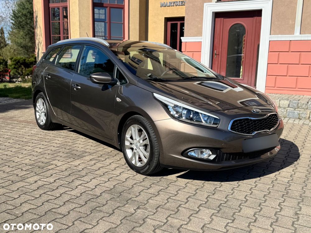 Kia Ceed 1.6 GDI Dream Team Edition - 4
