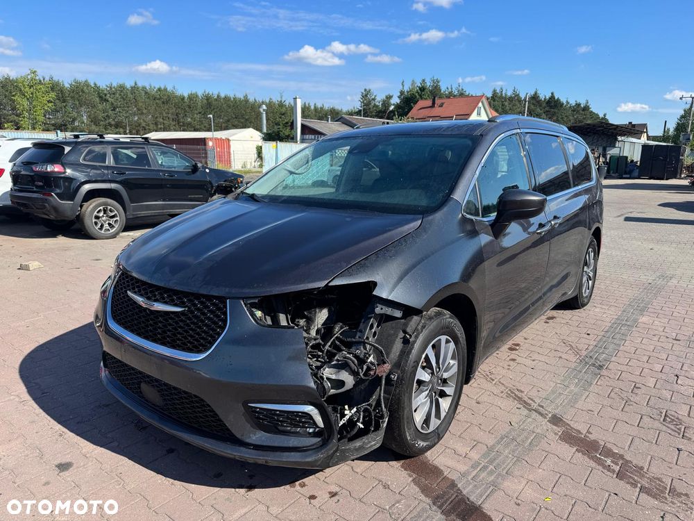 Chrysler Pacifica - 7