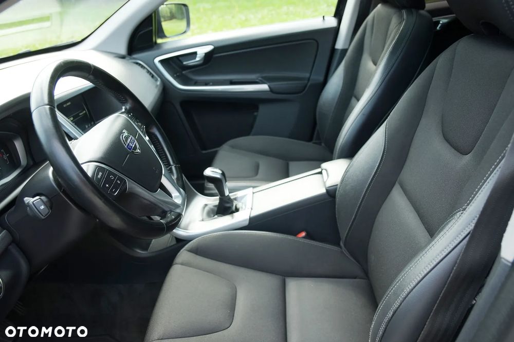Volvo XC 60 D4 Momentum - 25