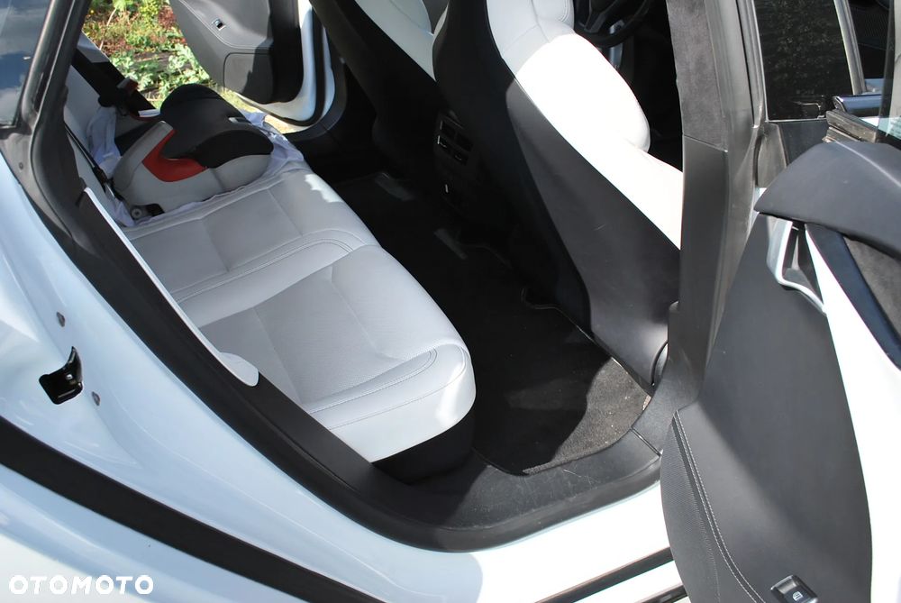 Tesla Model S - 27
