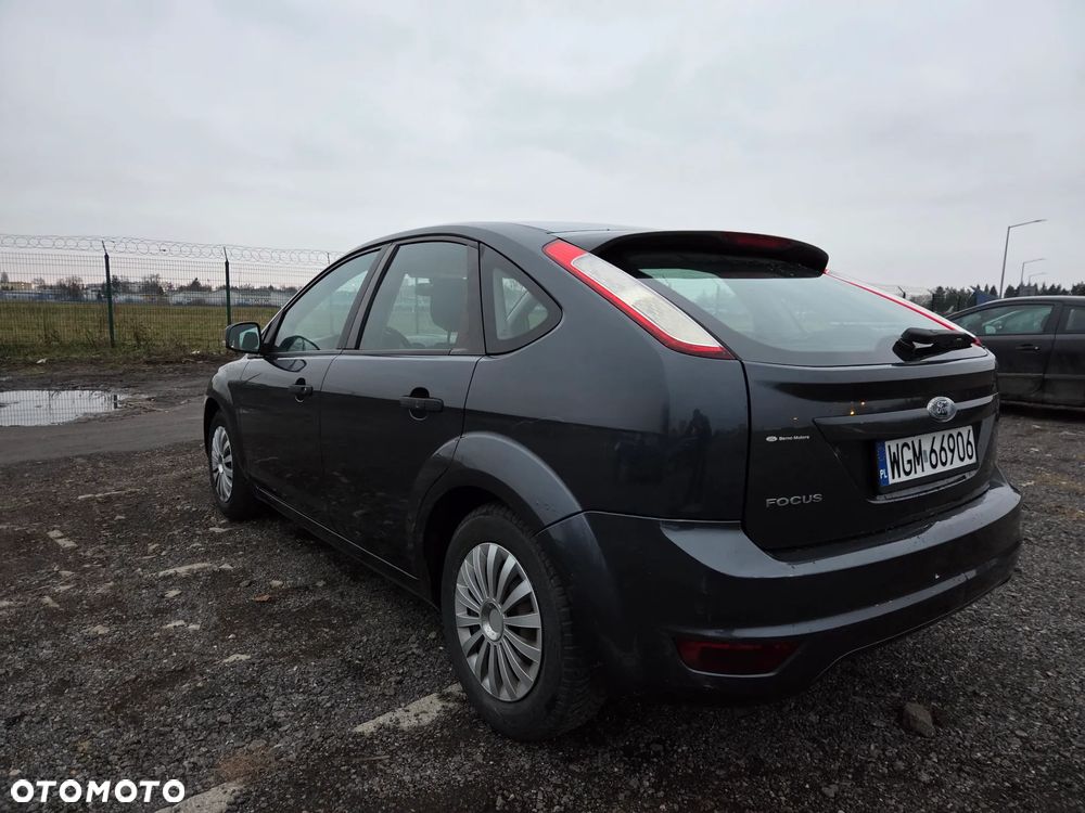 Ford Focus 1.6 Ambiente - 8