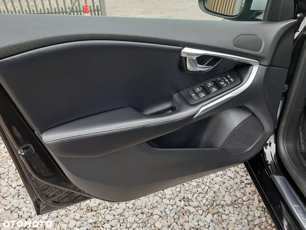 Volvo V40 D3 Geartronic RDesign - 25