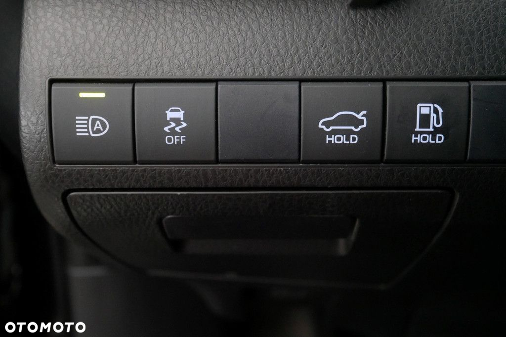 Toyota Camry - 27