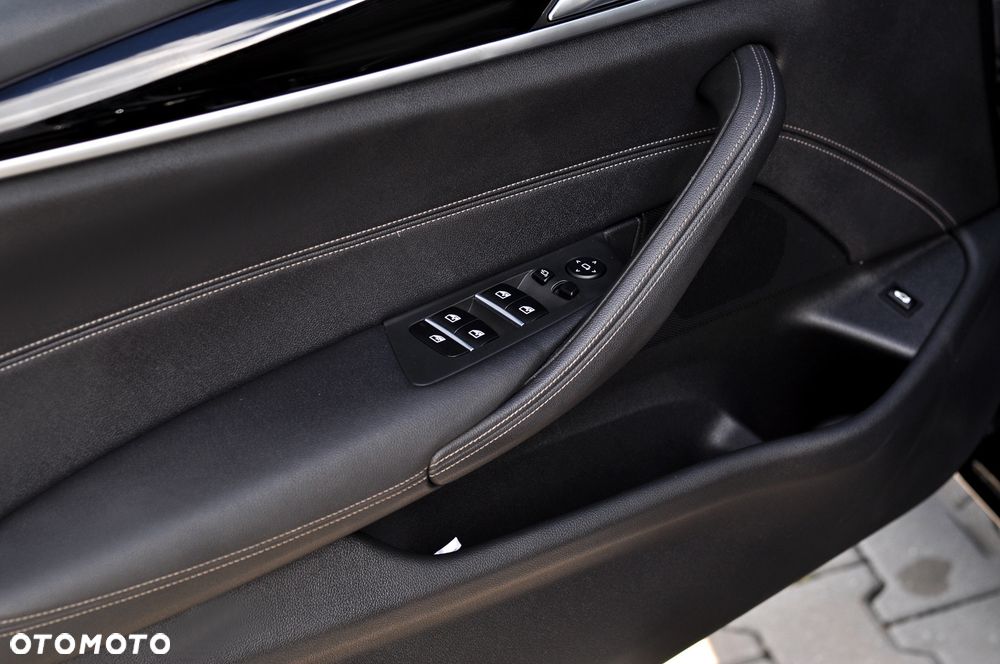 BMW Seria 5 520d xDrive Sport Line - 14