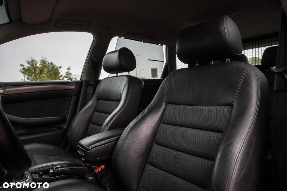 Audi A6 Avant - 16