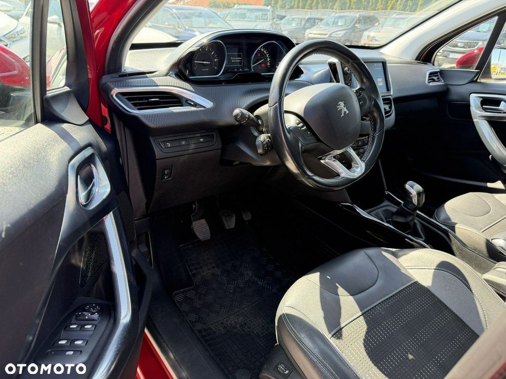 Peugeot 2008 1.2 Pure Tech GPF Allure S&S - 12