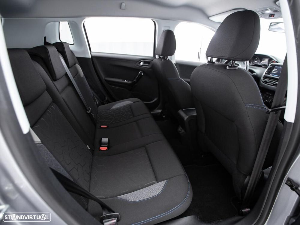 Peugeot 2008 1.5 BlueHDi Signature - 11