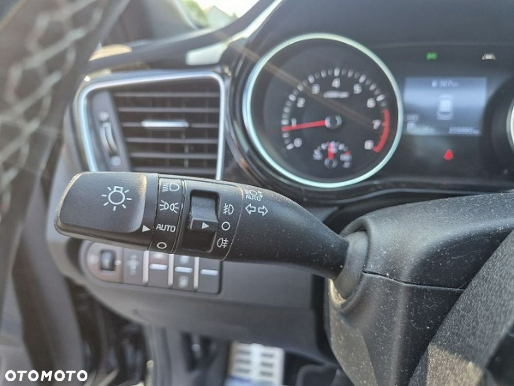Kia Ceed - 35