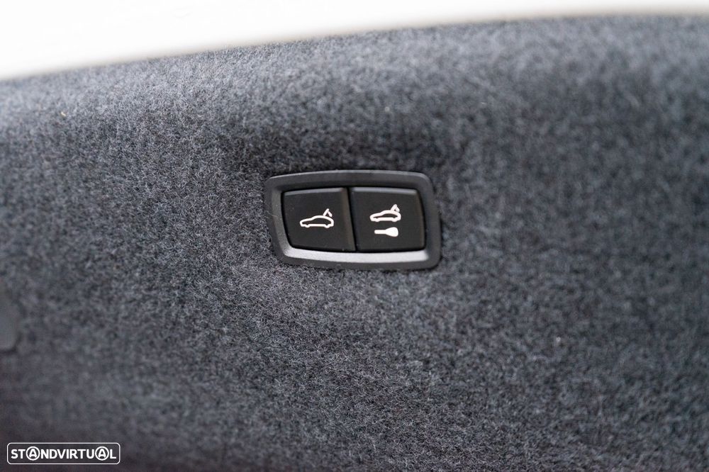 Porsche Taycan Turbo - 23