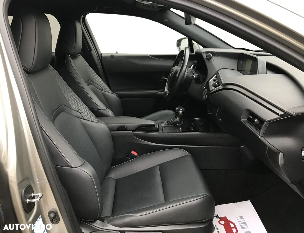 Lexus UX 250h (E-FOUR) Business Edition - 16