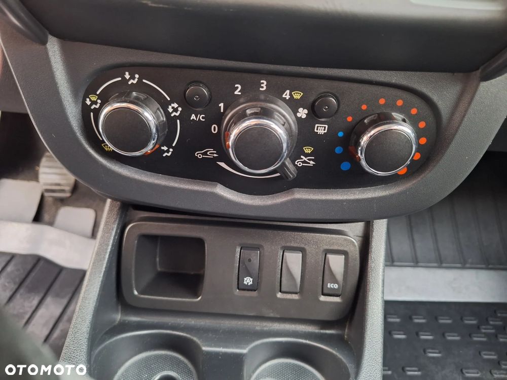 Dacia Duster 1.6 SCe Ambiance S&S - 28