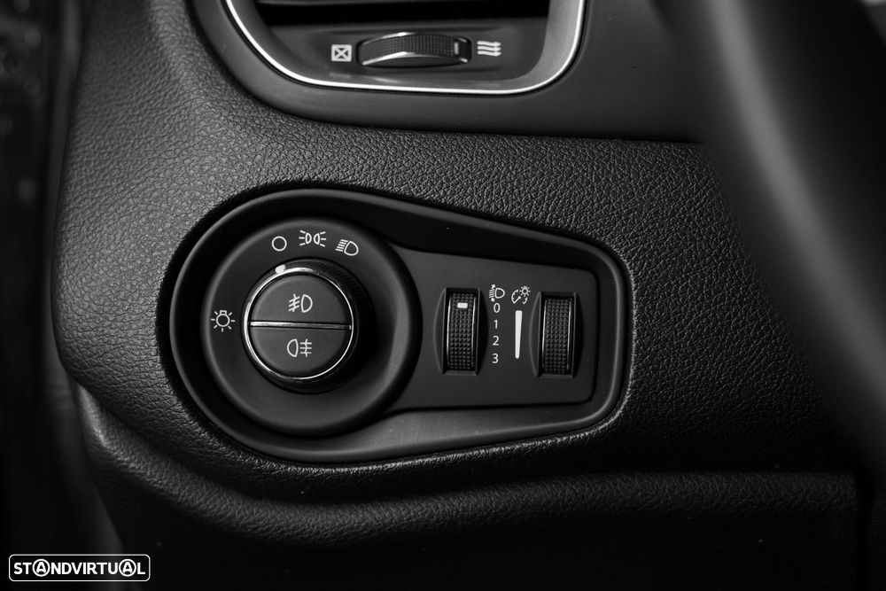 Jeep Renegade 1.4 MultiAir DSG Longitude - 36