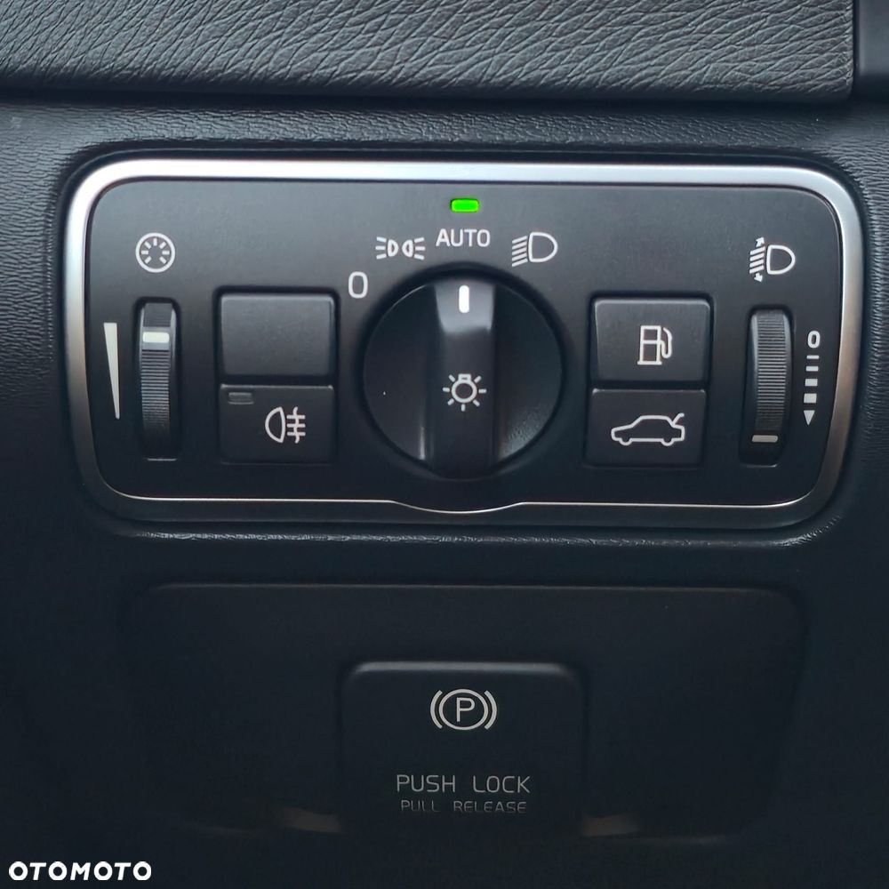 Volvo V60 D4 Momentum - 35