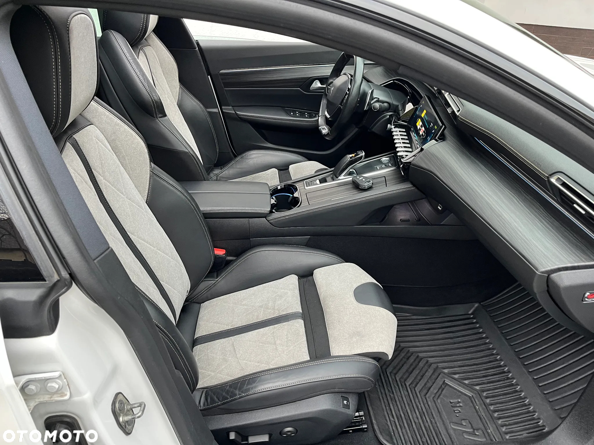 Peugeot 508 SW Plug-In Hybrid 225 e-EAT8 GT - 18